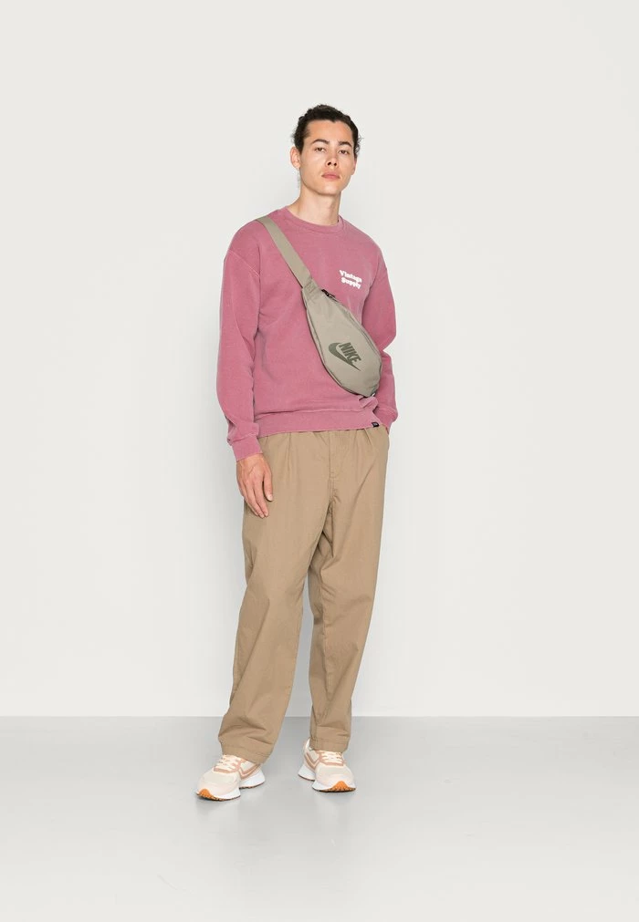 WITH CORE CHEST LOGO UNISEX - Sweatshirt - dark pink