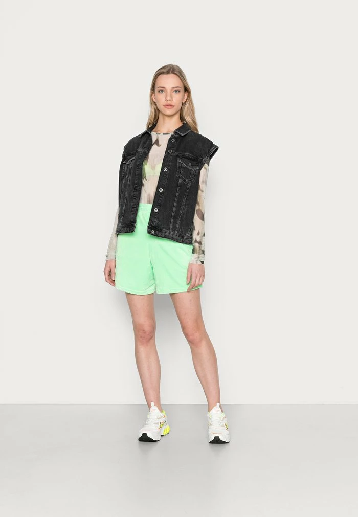 Vintage Supply VELOUR - Shorts - Green 2 Vintage Supply VELOUR - Shorts - Green - Image 2