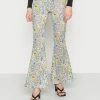 Vintage Supply STRETCH FLARES IN SWIRLY YIN YANG PRINT - Trousers - Multi