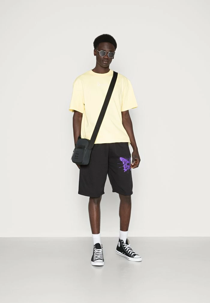 MAD WORLD LEG - Shorts - black