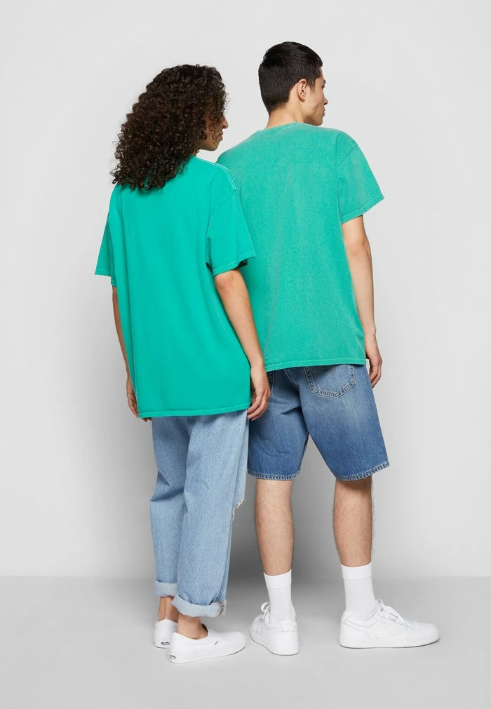 PEACE DAISY GRAPHIC UNISEX - Print T-shirt - overdyed green