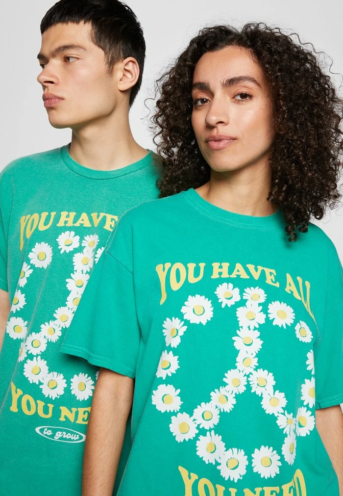 PEACE DAISY GRAPHIC UNISEX - Print T-shirt - overdyed green