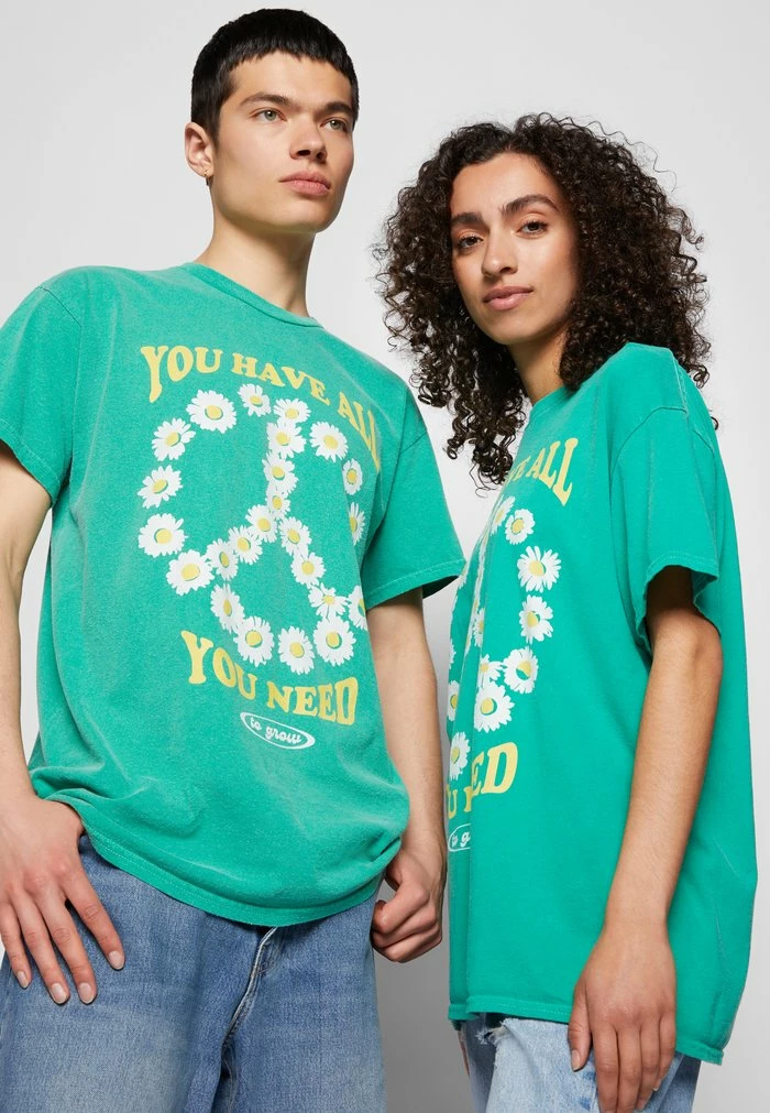 PEACE DAISY GRAPHIC UNISEX - Print T-shirt - overdyed green
