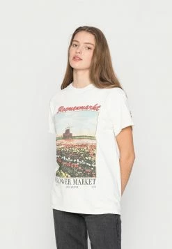 Vintage Supply REGULAR FIT WITH VINTAGE FLOWER MARKET GRAPHIC - Print T-shirt - Off White