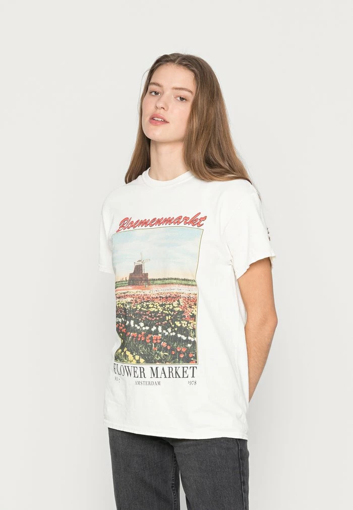 REGULAR FIT WITH VINTAGE FLOWER MARKET GRAPHIC - Print T-shirt - off white