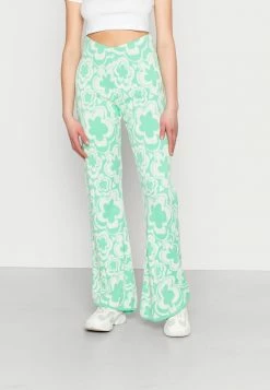 Vintage Supply FLARE IN WAVY FLOWER INTARSIA - Tracksuit Bottoms - Green/off White