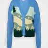 Vintage Supply CARDIGAN WITH CUTESY SCENIC INTARSIA DESIGN - Cardigan - Blue