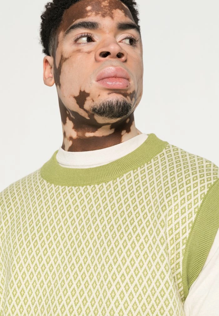 DIAMOND JACQUARD ROUND NECK VEST - Jumper - green