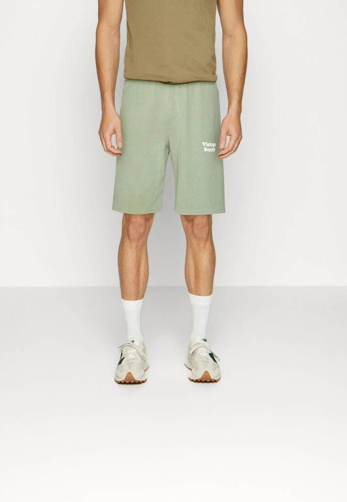 Vintage Supply CORE LOGO SHORTS UNISEX - Shorts - Overdye Green 1 Vintage Supply CORE LOGO SHORTS UNISEX - Shorts - Overdye Green