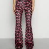 Vintage Supply STRETCH FLARE IN CHERRIES PRINT - Trousers - Multi